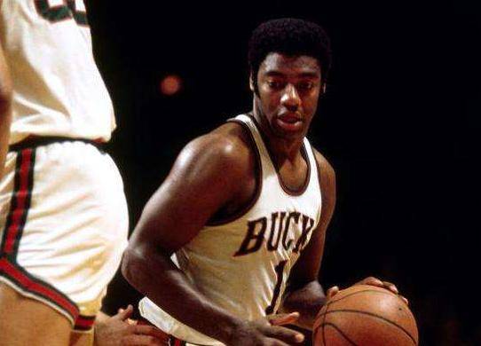 再用队友完 再用队友完